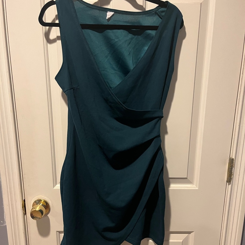 Green short formal dresss